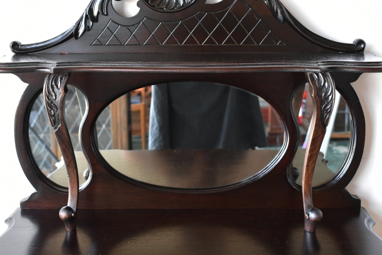 ヴィクトリアンスタイルの華やかなキャビネット【k186】