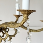 優雅な曲線が空間を華やかに彩る、真鍮の重厚な質感としずく型クリスタルが煌めく8灯式ガラスシャンデリア【sy470】