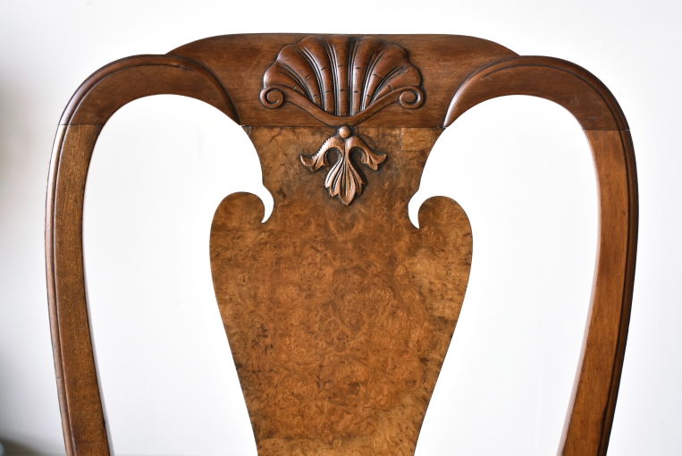 花瓶型の背もたれが特徴のクイーンアンチェア【c285-2】