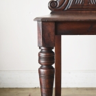 壁面を彩るマホガニーのホールチェア【c7-2】