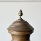 空間を格調高く演出する装飾用のオブジェとしてお楽しみいただける、重厚感のある金属製ピッチャー【5405】