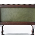 どっしりとしたオーク材が魅力のアームチェア【c14】