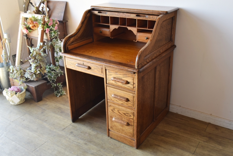 木目が美しいオーク材のスモールロールトップデスク【d83】