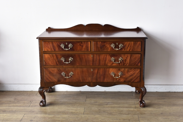 パルテノン アンティーク / 流れるような美しい木目が魅力のマホガニー