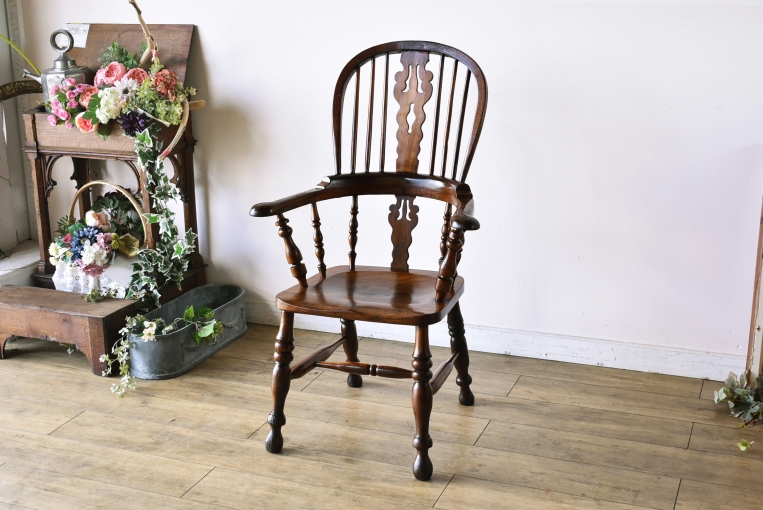 アンティークらしい味わいが魅力のダブルボウバックウィンザーアームチェア【c260-2】