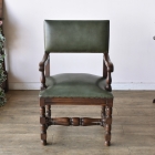 どっしりとしたオーク材が魅力のアームチェア【c14】