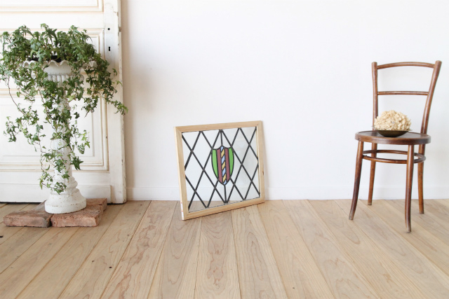 カラフルなガラスが用いられたステンドグラス【7738-A】