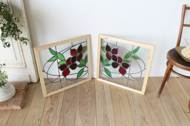 赤いお花が大きくデザインされたとても華やかなペアステンドグラス【7727-A】