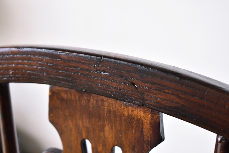 アンティークらしい味わいが魅力のダブルボウバックウィンザーアームチェア【c260-2】