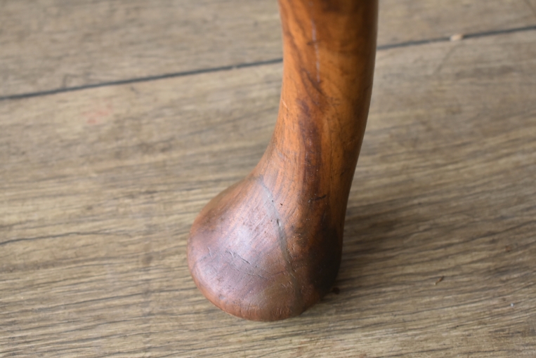 花瓶型の背もたれが特徴のクイーンアンチェア【c285-2】