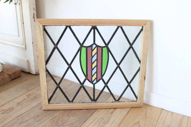 カラフルなガラスが用いられたステンドグラス【7738-A】