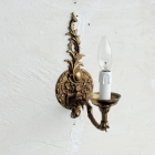 真鍮製の細やかな装飾が施された、キャンドルデザインの1灯ブラケットライト全体像