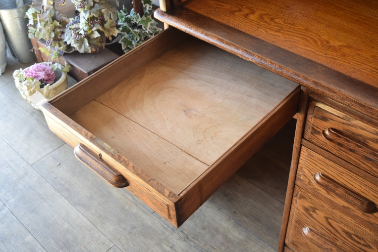 木目が美しいオーク材のスモールロールトップデスク【d83】