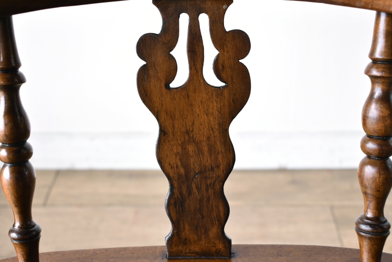 アンティークらしい味わいが魅力のダブルボウバックウィンザーアームチェア【c260-2】