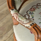 色鮮やかなバラの刺繍が美しいプチポワンアームチェア【c246-1】