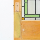 真鍮のプレートが付いています。