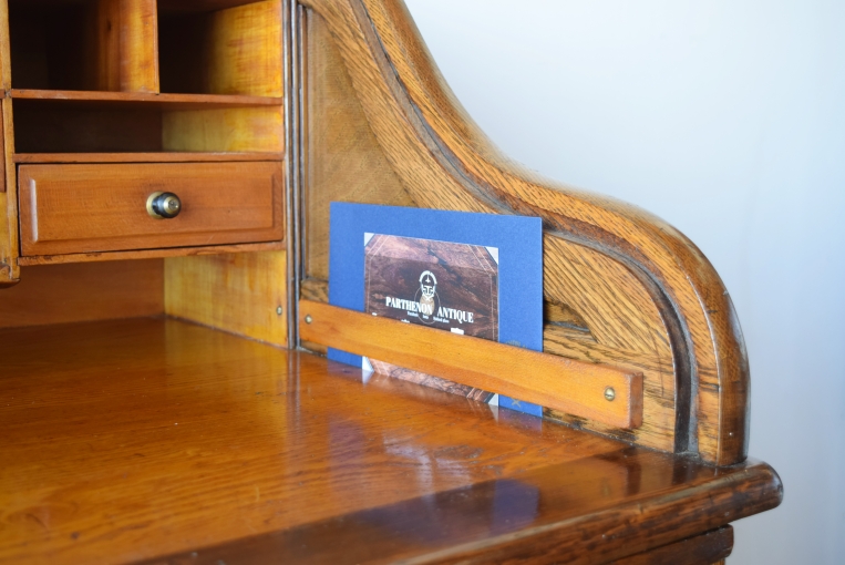 木目が美しいオーク材のスモールロールトップデスク【d83】