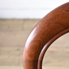 優雅で華やかなデザインが魅力のウォールナットバルーンチェア【c215-6】