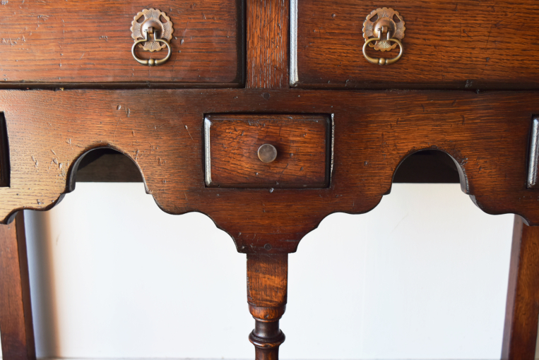 k153　Titchmarsh & Goodwin　カップボード