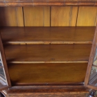 ウォールナットの化粧張りが美しいガラスキャビネット【k147】