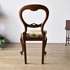 優雅で華やかなデザインが魅力のウォールナットバルーンチェア【c215-6】