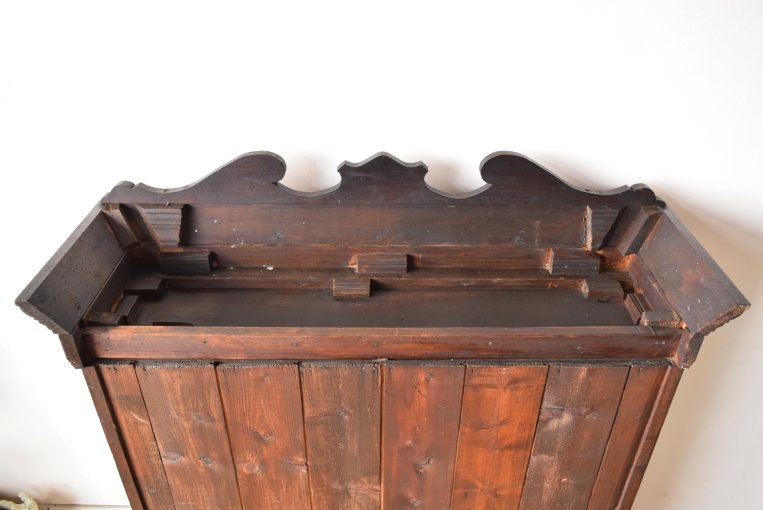 重厚な風格と実用性を兼ね備えたジョージアン様式のラージガラスキャビネット【k41】