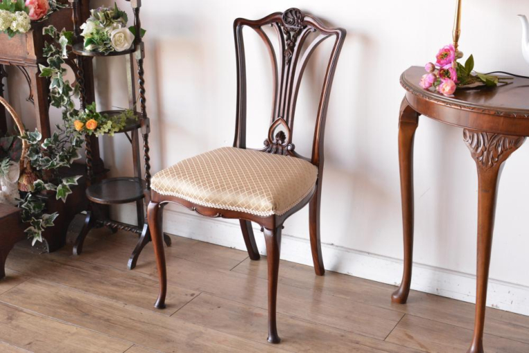 c253-2　クイーンアンチェア