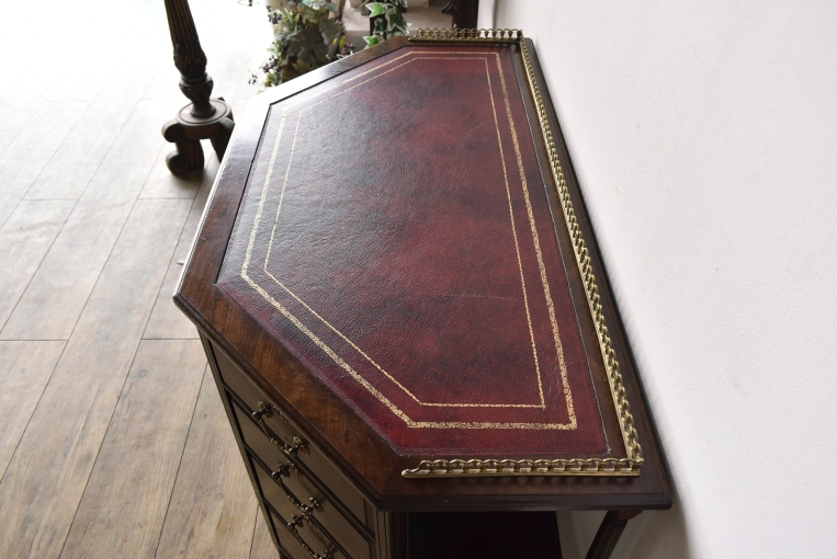 裏側がミラーバック収納になっている珍しいレザートップテーブル【fo237】