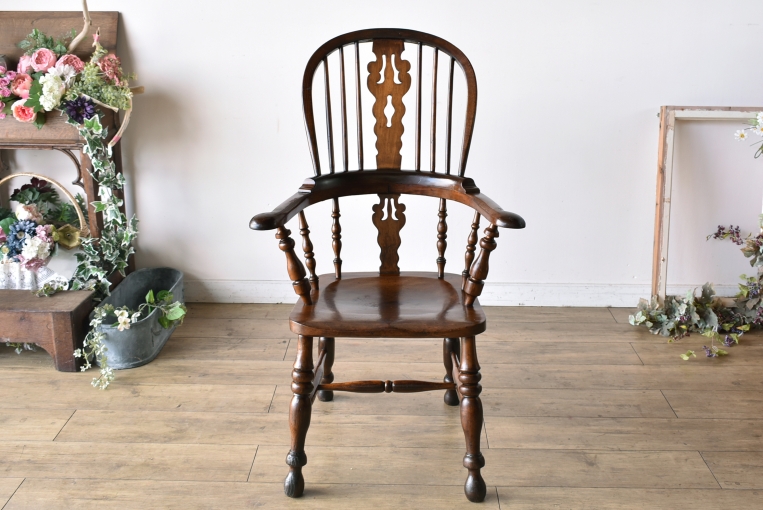 アンティークらしい味わいが魅力のダブルボウバックウィンザーアームチェア【c260-2】