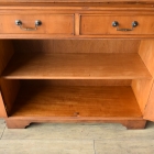 アーチの優美さが際立つ上品なブックキャビネット【9136】