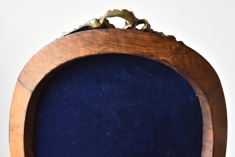 プチポワン生地が素晴らしいウォールナットサロンチェア【c317-2】