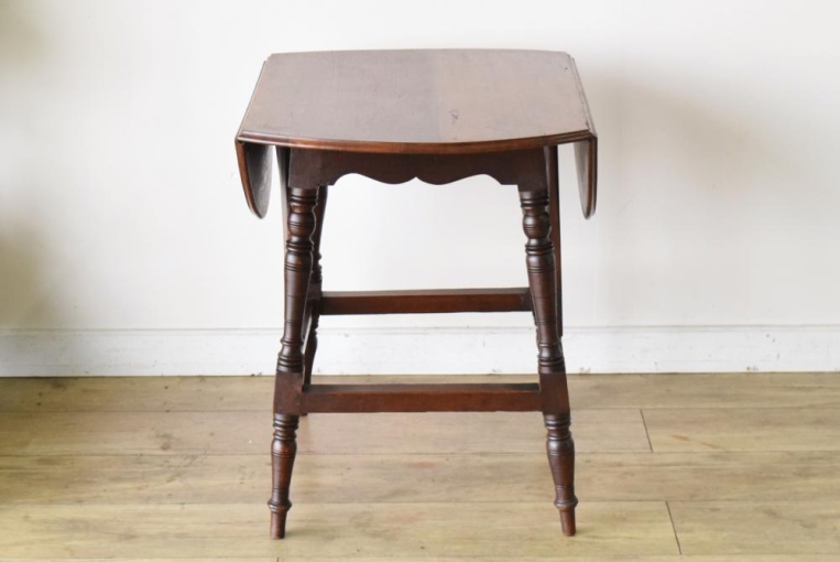 t152　バタフライサイドテーブル　