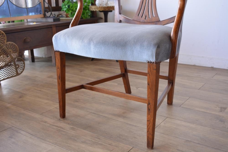 c219-2　ヘップルホワイトアームチェア