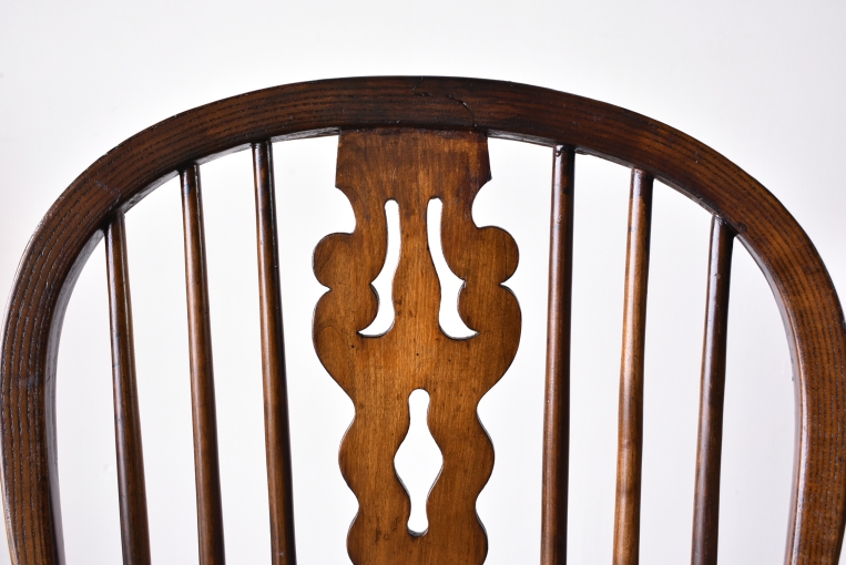 アンティークらしい味わいが魅力のダブルボウバックウィンザーアームチェア【c260-2】