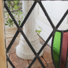 カラフルなガラスが用いられたステンドグラス【7738-A】