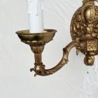 植物をモチーフにした曲線美が美しい真鍮アームとキャンドルソケットのアップ