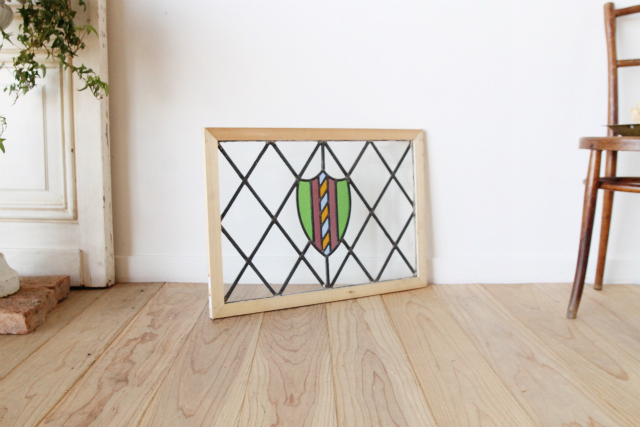 カラフルなガラスが用いられたステンドグラス【7738-C】