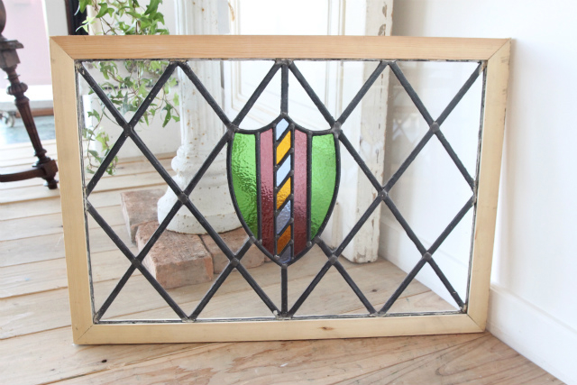 カラフルなガラスが用いられたステンドグラス【7738-C】