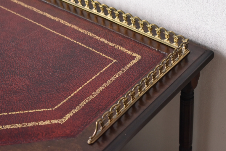 裏側がミラーバック収納になっている珍しいレザートップテーブル【fo237】