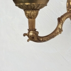 壁面を華やかに彩る、優雅な曲線を描く真鍮製の1灯式ウォールランプ【2059】