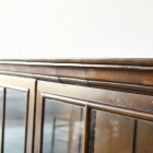 ウォールナットの化粧張りが美しいガラスキャビネット【k147】