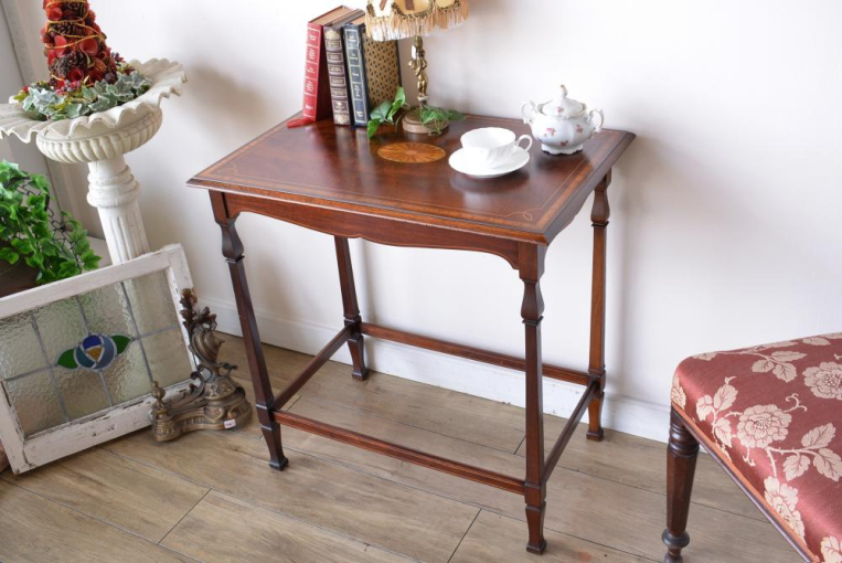 t183　インレイドテーブル