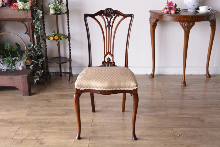 c253-2　クイーンアンチェア