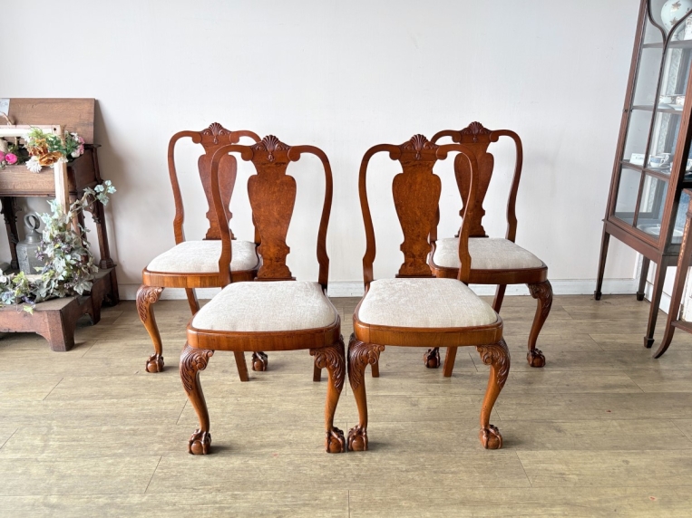 ボール＆クロウ脚が映える上品な一式。バール杢の背板とシェル彫刻が美しいダイニングチェア4脚セット【ds43-3】