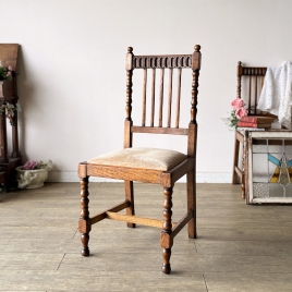 英国アンティークの気品漂う1930年代オーク材ターニングレッグ・ダイニングチェア【c322-2】