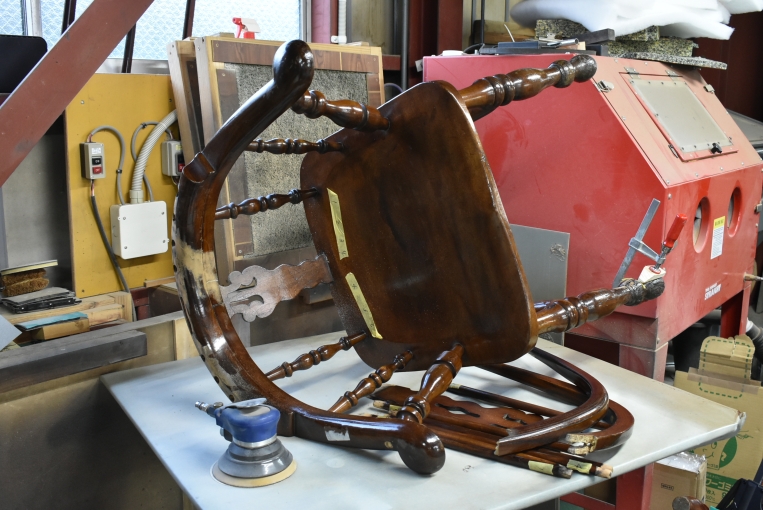 アンティークらしい味わいが魅力のダブルボウバックウィンザーアームチェア【c260-2】