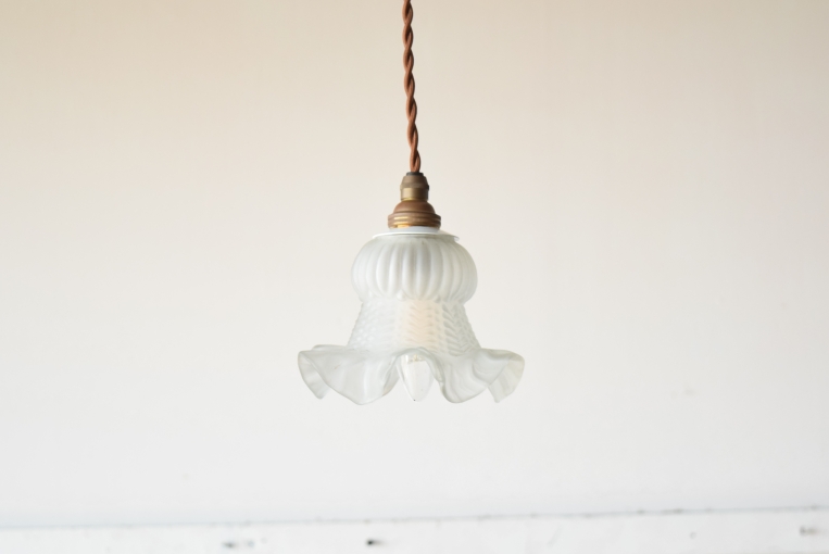 可憐な花びらと柔らかな光、フリルシェードのペンダントランプ【51850】