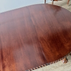 優美なオーバル天板とボール＆クロウ脚のエクステンションテーブル 緻密な彫刻が施された格調高い佇まい【t326】
