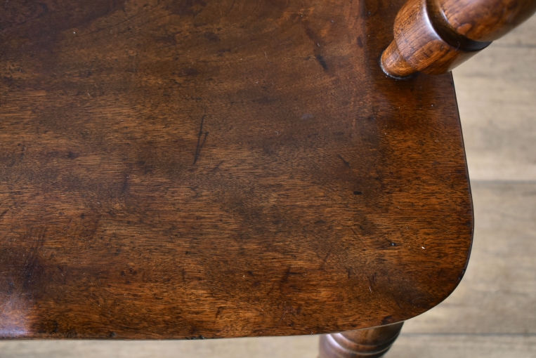 アンティークらしい味わいが魅力のダブルボウバックウィンザーアームチェア【c260-2】