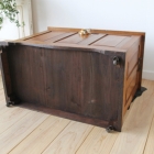 オーク無垢材で内装までしっかりと作られたベッドサイドコファ【40291】